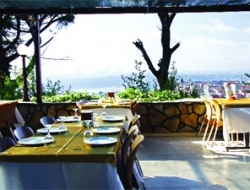 Desde Restaurant Muhteşem Boğaz Manzarasıyla Büyülüyor