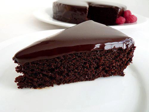 Çikolatalı ve Lezzetli Bir Kek Tarifi