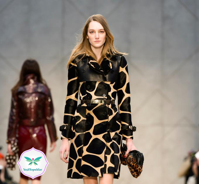 Burberry Trençkot modelleri Leopar desenli trençkot modeli