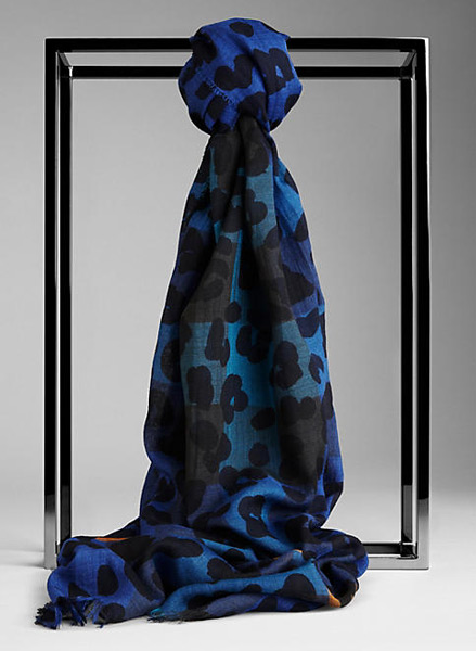 Burberry 2013 – 2014 Sonbahar Kış Eşarp Modelleri-1