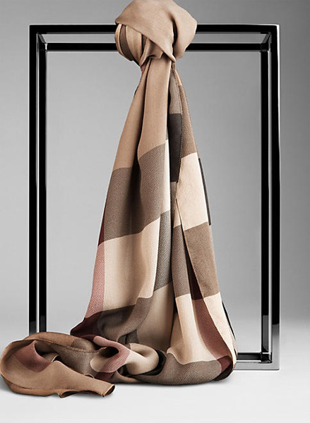 Burberry 2013 – 2014 Sonbahar Kış Eşarp Modelleri-12