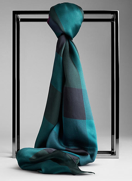 Burberry 2013 – 2014 Sonbahar Kış Eşarp Modelleri-3