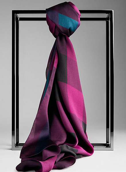 Burberry 2013 – 2014 Sonbahar Kış Eşarp Modelleri-4