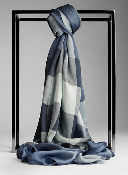 Burberry 2013 – 2014 Sonbahar Kış Eşarp Modelleri-7