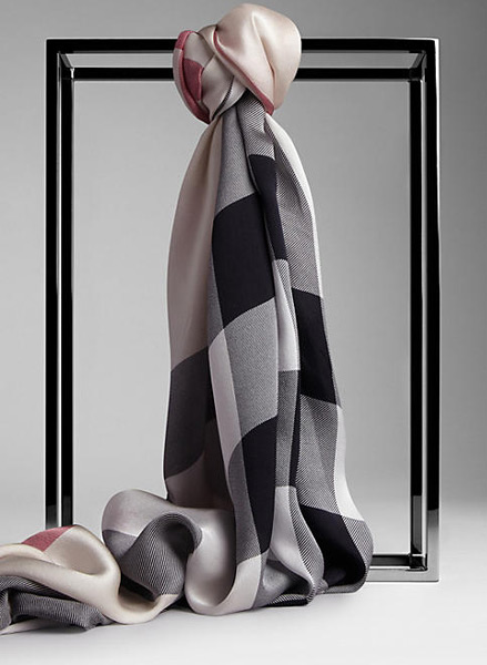 Burberry 2013 – 2014 Sonbahar Kış Eşarp Modelleri-8