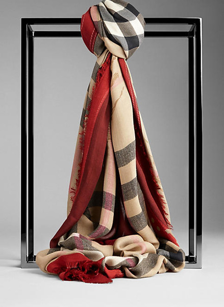 Burberry 2013 – 2014 Sonbahar Kış Eşarp Modelleri-9