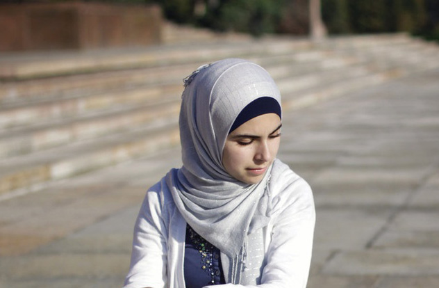 Müslüman Kadın Başörtüsünü Nasıl Takmalı