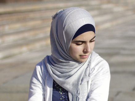 Müslüman Kadın Başörtüsünü Nasıl Takmalı?