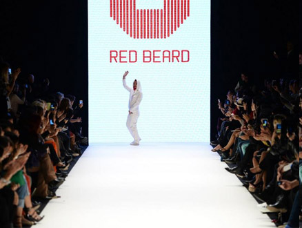 İstanbul Fashion Week’te Tanju Babacan’dan Başörtülü Mesaj