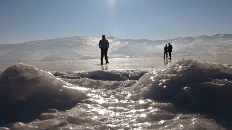Kışın Buz Tutan Çıldır Gölü'nde Kızak Keyfi