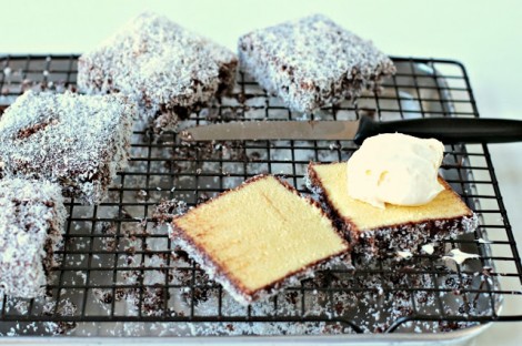 Beyaz Çikolata Kremalı Lokum Kek Tarifi
