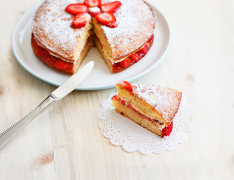 Bir İngiliz Çay Saati Klasiği: Victoria Sponge Cake