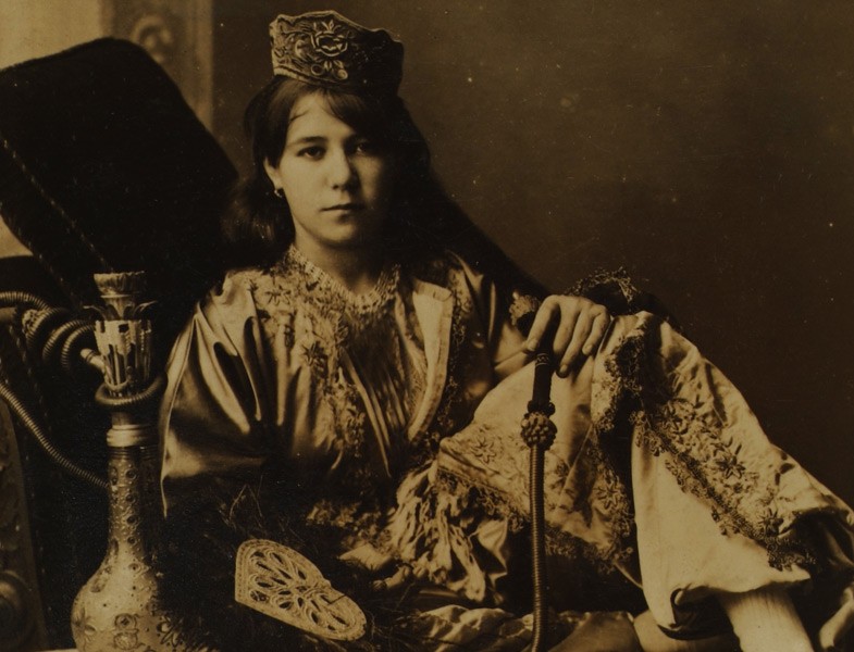 Vintage Elbiseler ve Osmanlı Kadın Kıyafetleri