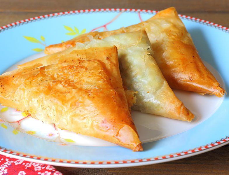 Çıtır Çıtır Peynirli Üçgen Börek Nasıl Yapılır?