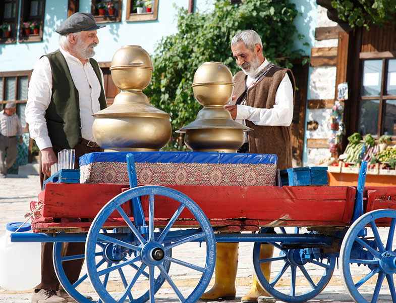 TRT Ev Sineması Kuşağı Resimlerle Tesettür Giyim Modelleri ve Online