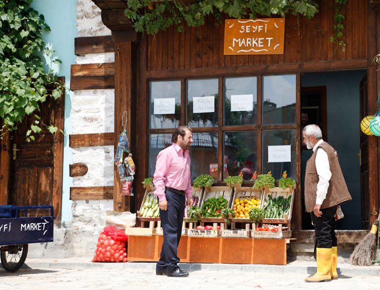 TRT Ev Sineması Kuşağı Resimlerle Tesettür Giyim Modelleri ve Online