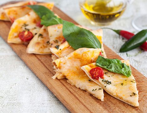 Bol Peynirli Ev Yapımı Pizza Tarifi