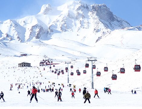 Türkiye’nin Alpleri Konumunda Bulunan Erciyes’te Kar Bereketi