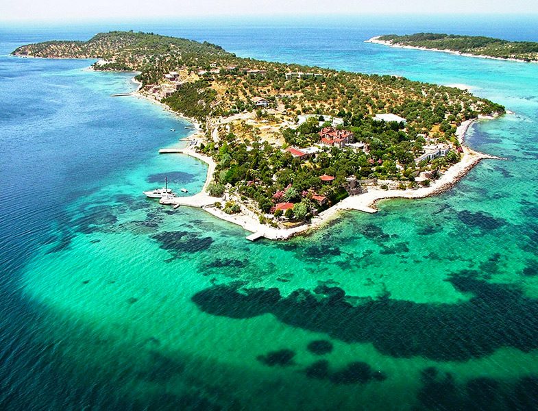 Masmavi Deniziyle Türkiye'nin En Güzel Adalarından Biri Kalem Adası