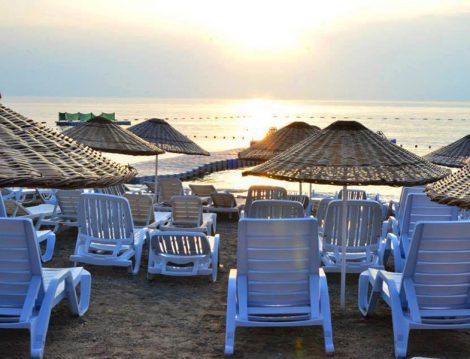 Tatile Gitmeden Serinlemek İsteyenler İçin Kadınlara Özel 5 Plaj Önerisi
