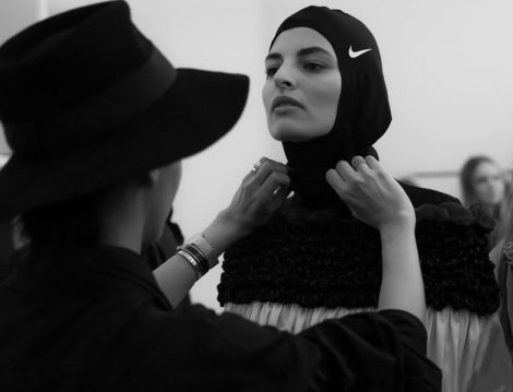 Müslüman Kadın Sporcular İçin Çıkarılan Nike Sporcu Başörtüsünün Tasarım Hikayesi