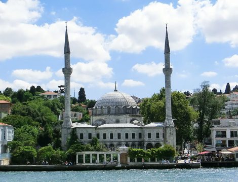 Baharda Bir Başka Güzel İstanbul’un Boğaza Nazır Camileri