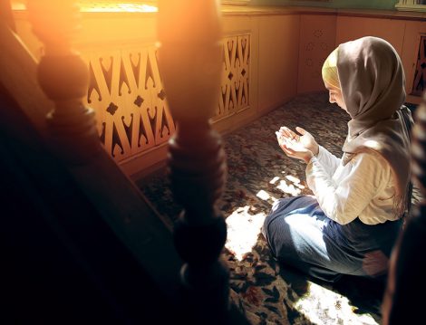 Kadınların Vakit Namazlarını Kılmak İçin Camiye Gitmeleri Caiz mi