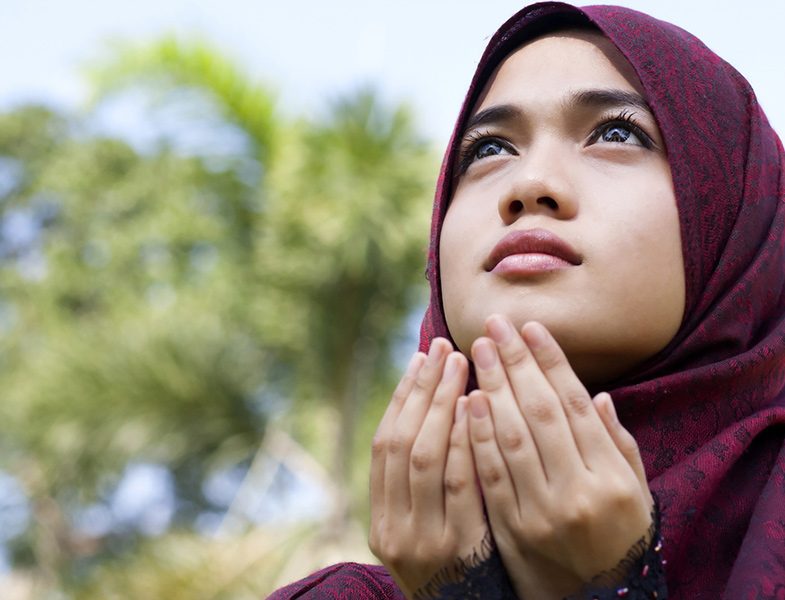 Müslüman Kadın ve Dua Etmek