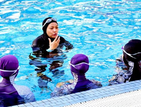 Kadın Antrenör Eşliğinde Kadınlara Özel Yüzme Dersi