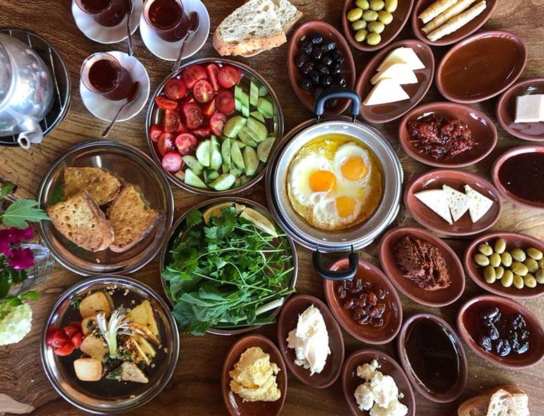 Mengen Çiftlik Et Mangal Kahvaltı Resimlerle Tesettür Giyim Modelleri