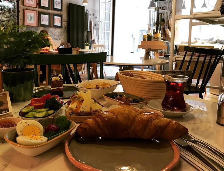 Hem Gelenekten Hem Gelecekten Lezzetlerin Buluştuğu Adres Proje Cafe