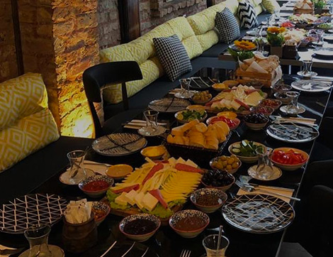 Suleymaniye Sehr I Saadet Cafe De Denize Nazir Serpme Kahvalti Keyfi Firsat Bu Firsat