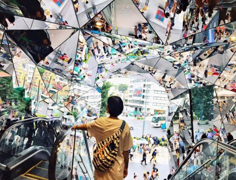 Japonyo Tokyo Yürüyen Merdiven ve Ayna