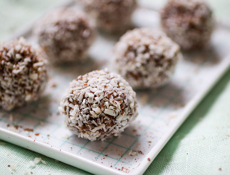 İftardan 2 Saat Sonraya Atıştırmalık Sağlıklı ve Lezzetli Hurma Topları