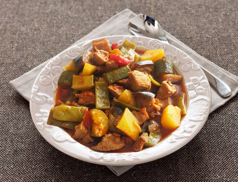 Yaz Sebzeleriyle En Lezzetli Türlü Yemeği ve Bulgur Pilavı Tarifi