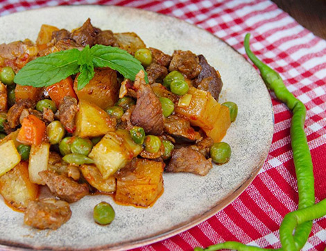 Hem Et Hem de Sebze İle Hazırlanan Nefis Oman Kebabı Tarifi
