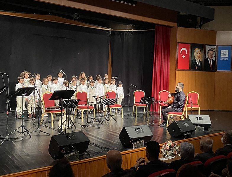 Palet Türk Müziği İlkokulu Öğrencileri Altunizade Kültür Merkezi Sahnesinde