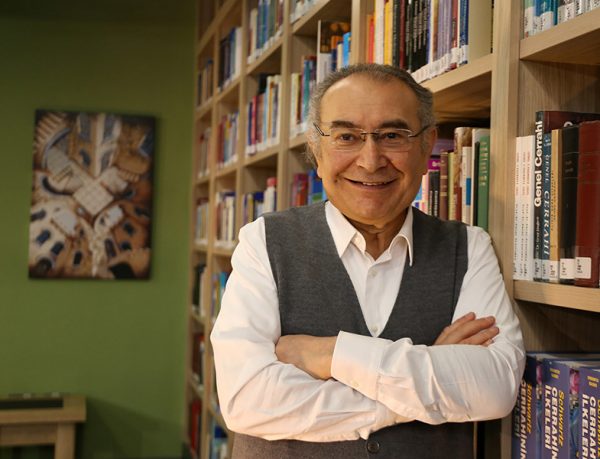 Psikiyatrist Prof. Dr. Nevzat Tarhan
