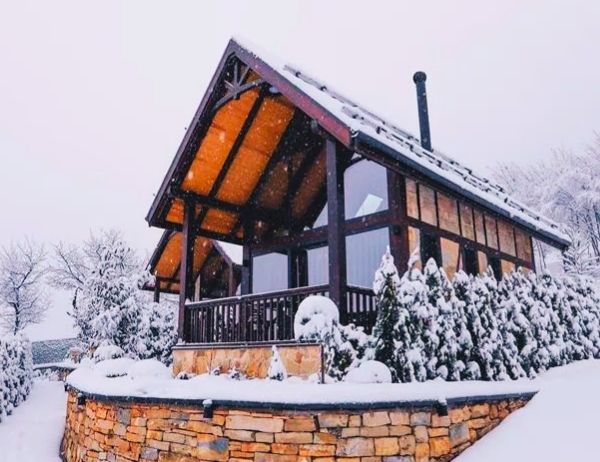 Kartepe Panorama Dağ Evleri: Doğanın Kalbinde Ailece Kış Tatilinin Yeni Adresi