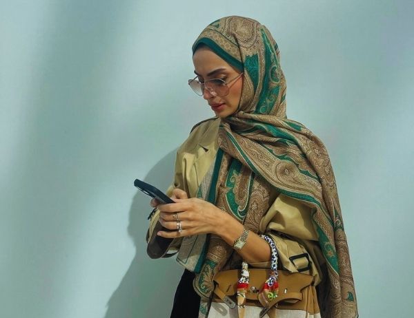 Çok Özel Tasarımlarıyla Kadınların Dikkatini Çeken Moreno Silk Şal Modelleri