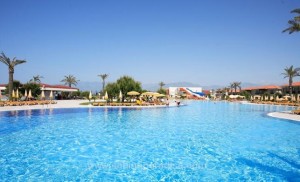 Bayanlara Özel Plajı ve Havuzu ile Asude Tatil Köyü