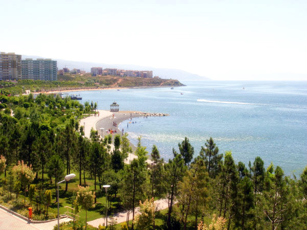 Armutlu Tatil Köyünde Bayan Yüzme Havuzlarında Yaz/Kış +27° Deniz Suyu
