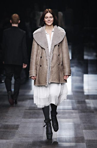 burberry pardesü manto tunik 3