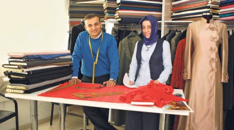 Ünlü Siyasilerin Eşleri Buradan Giyiniyor!