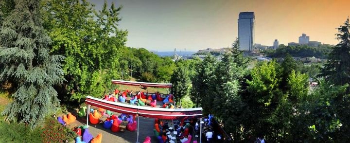 İstanbul’un Göbeğinde Doğayla Bütünleşen Mekan “Fua Cafe”