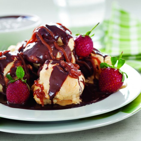 karamel soslu dondurmalı profiterol