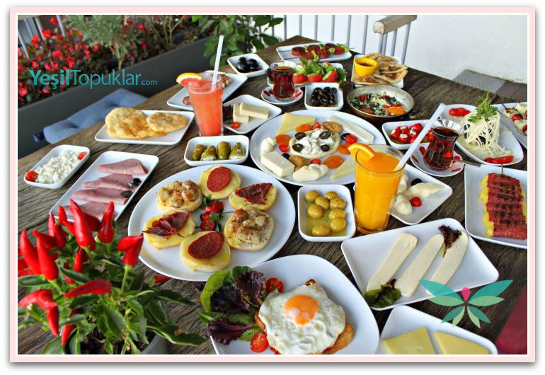 Alkolsüz-Kahvaltı-Mekanları-Lokma-Cafe-RumeliHisarı