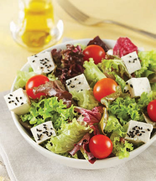 beyaz peynirli akdeniz salatası