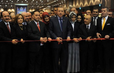 Başbakan Erdoğan Aşk-ı Nebi ve Zikir Taneleri Sergisini Açtı