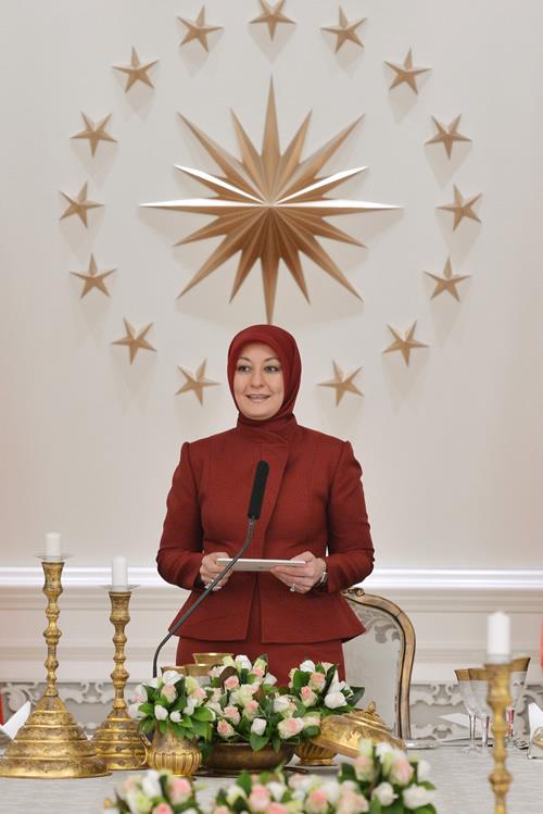 Hayrünnisa-Gül-Kıyafetleri-ve-Kıyafet-Stili